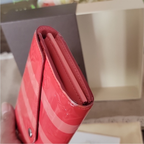 Limited Edition & Authentic Louis Vuitton Reyeur Poppy Petal patent wallet - Picture 5 of 11